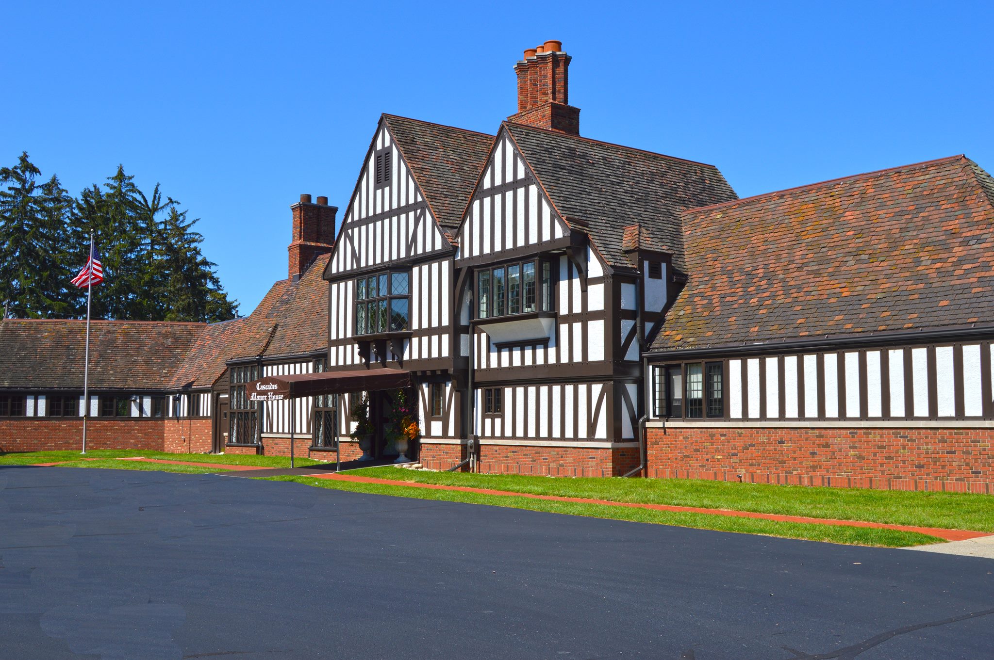 cascades manor house